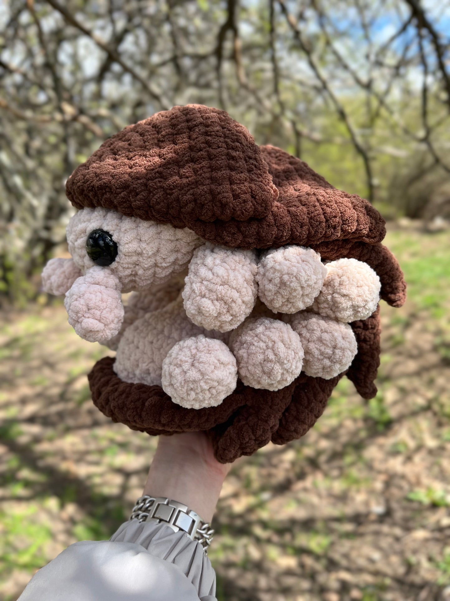 Isopod Crochet Pattern, Amigurumi Roly Poly Pill Bug Tutorial in English with US crochet terms