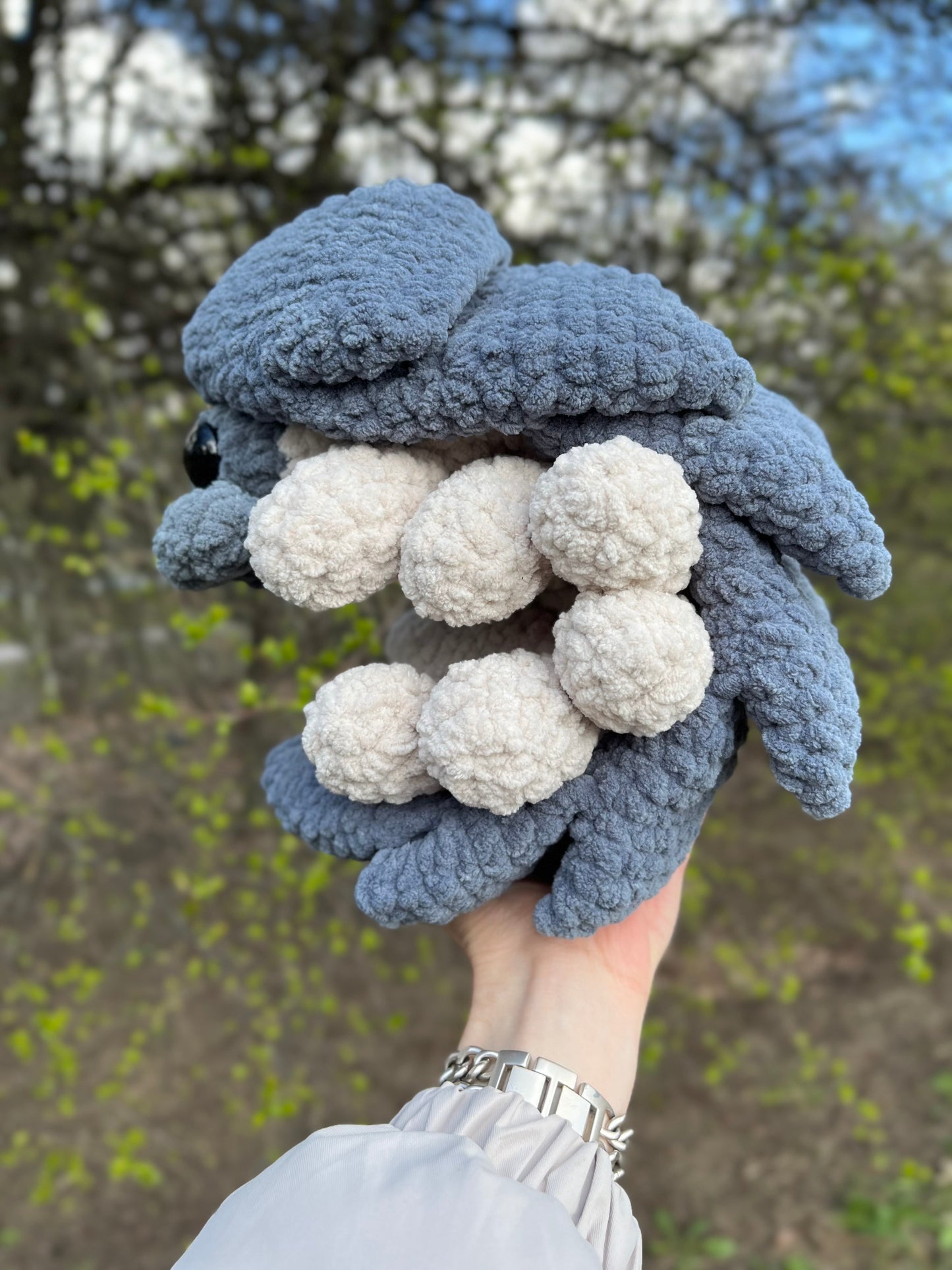 Isopod Crochet Pattern, Amigurumi Roly Poly Pill Bug Tutorial in English with US crochet terms