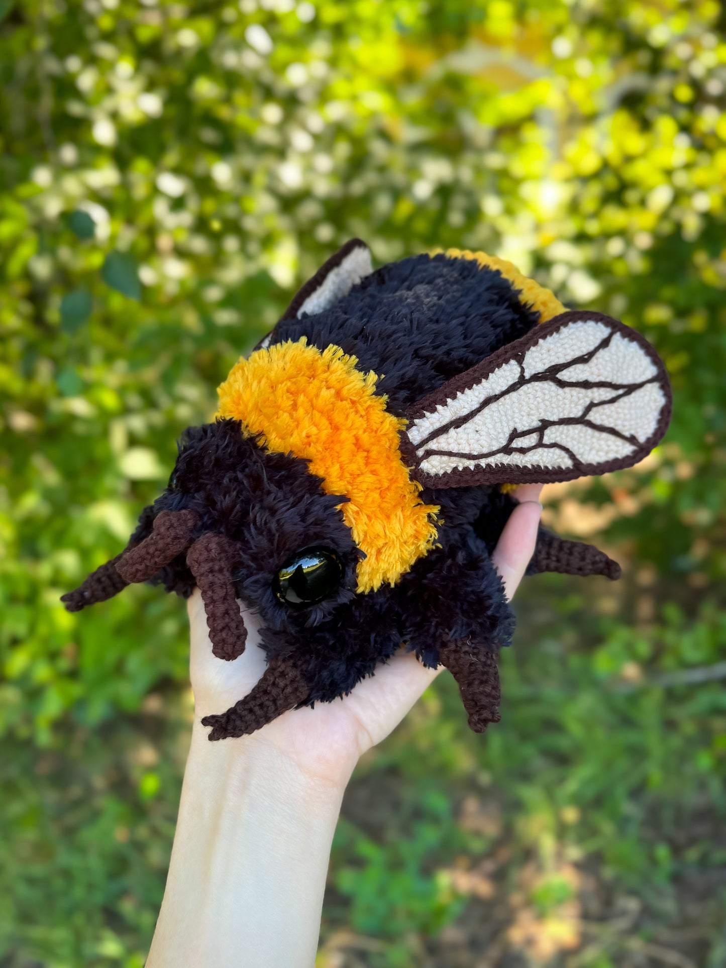 Fuzzy Bumblebee Crochet Pattern in English