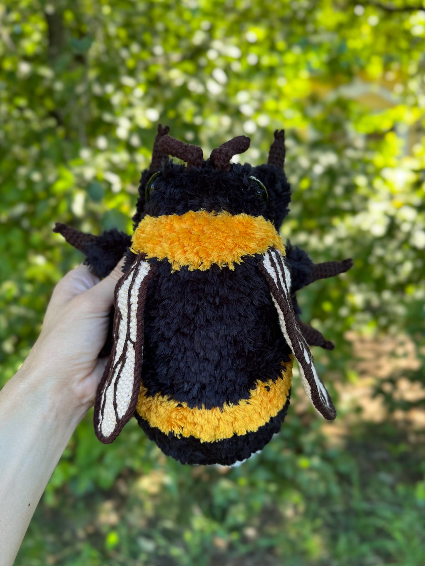 Fuzzy Bumblebee Crochet Pattern in English