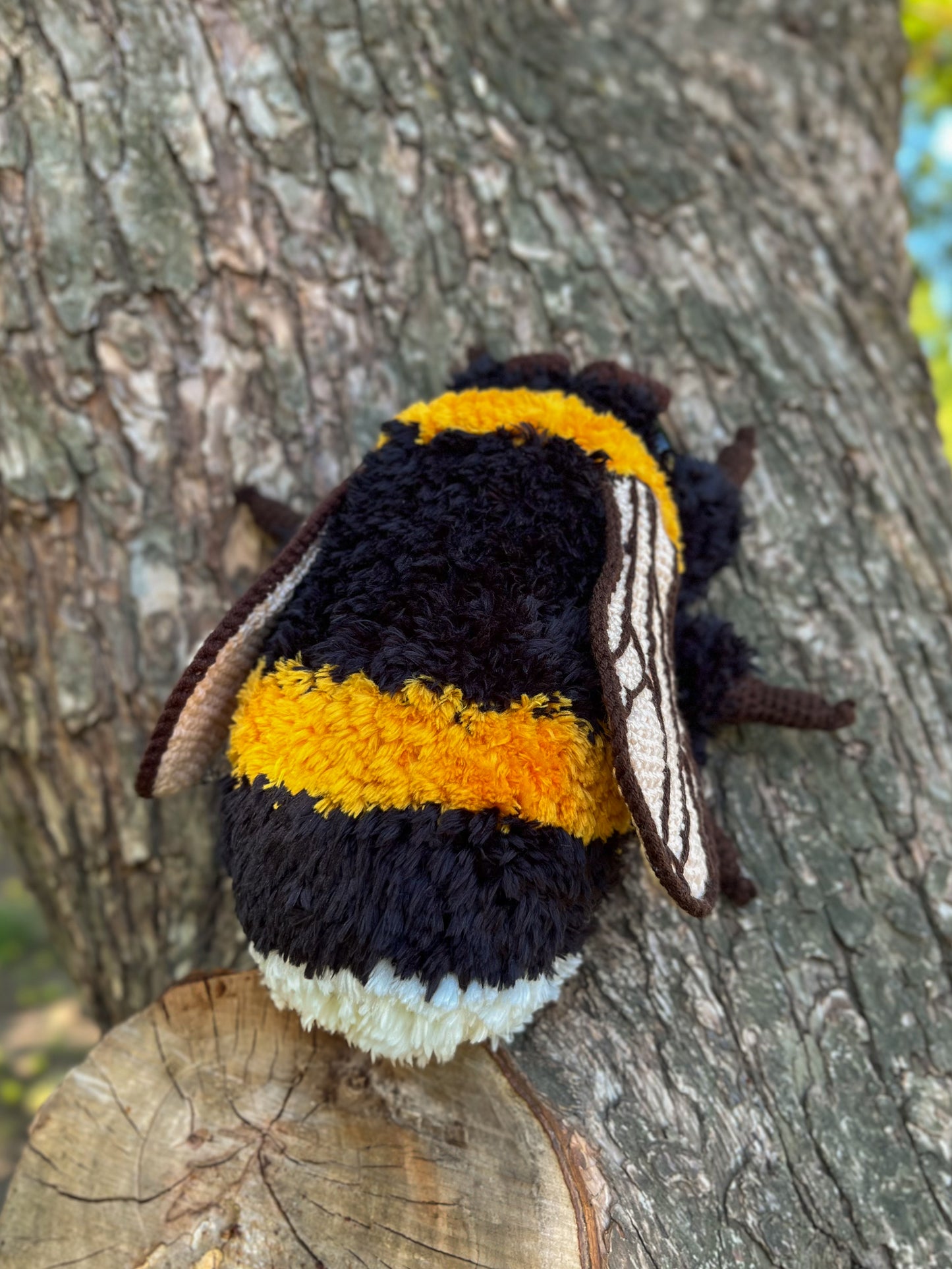 Fuzzy Bumblebee Crochet Pattern in English