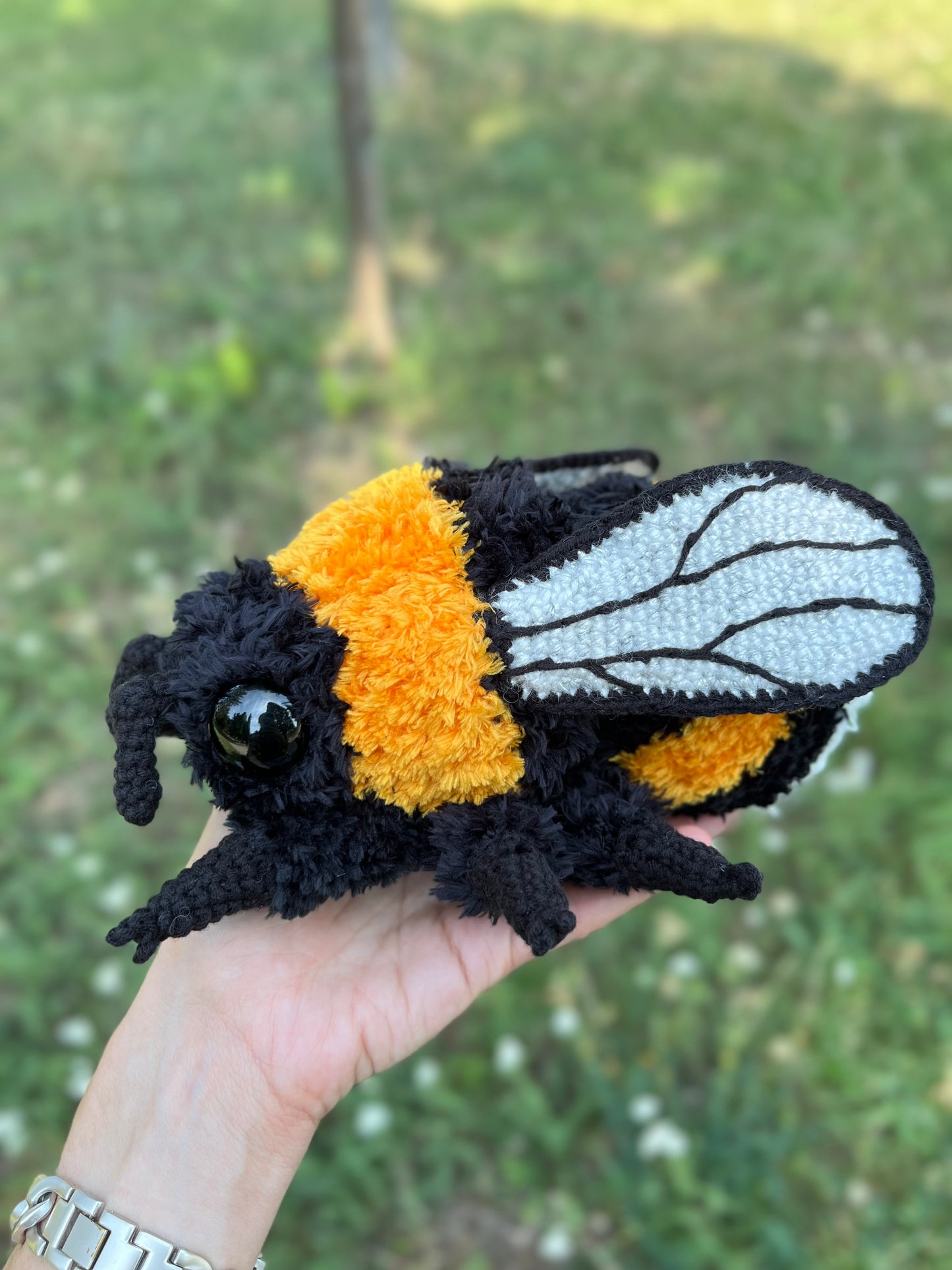 Fuzzy Bumblebee Crochet Pattern in English