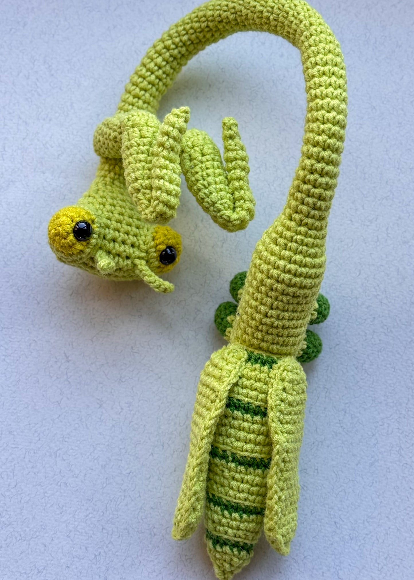 Knot-Neck Praying Mantis Crochet Pattern, Amigurumi Mantis