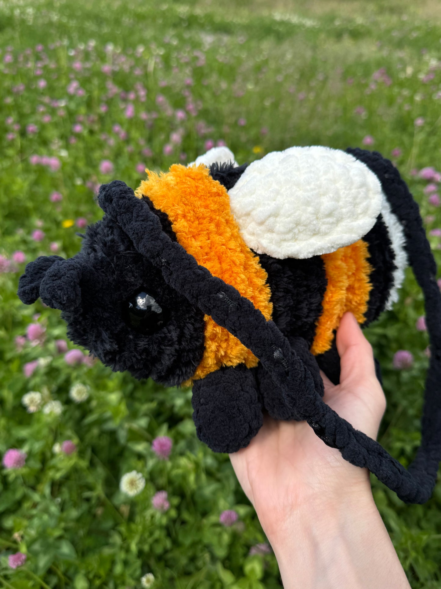 Bumblebee bag crochet pattern. Amigurumi fluffy bumblebee bag tutorial. English PDF