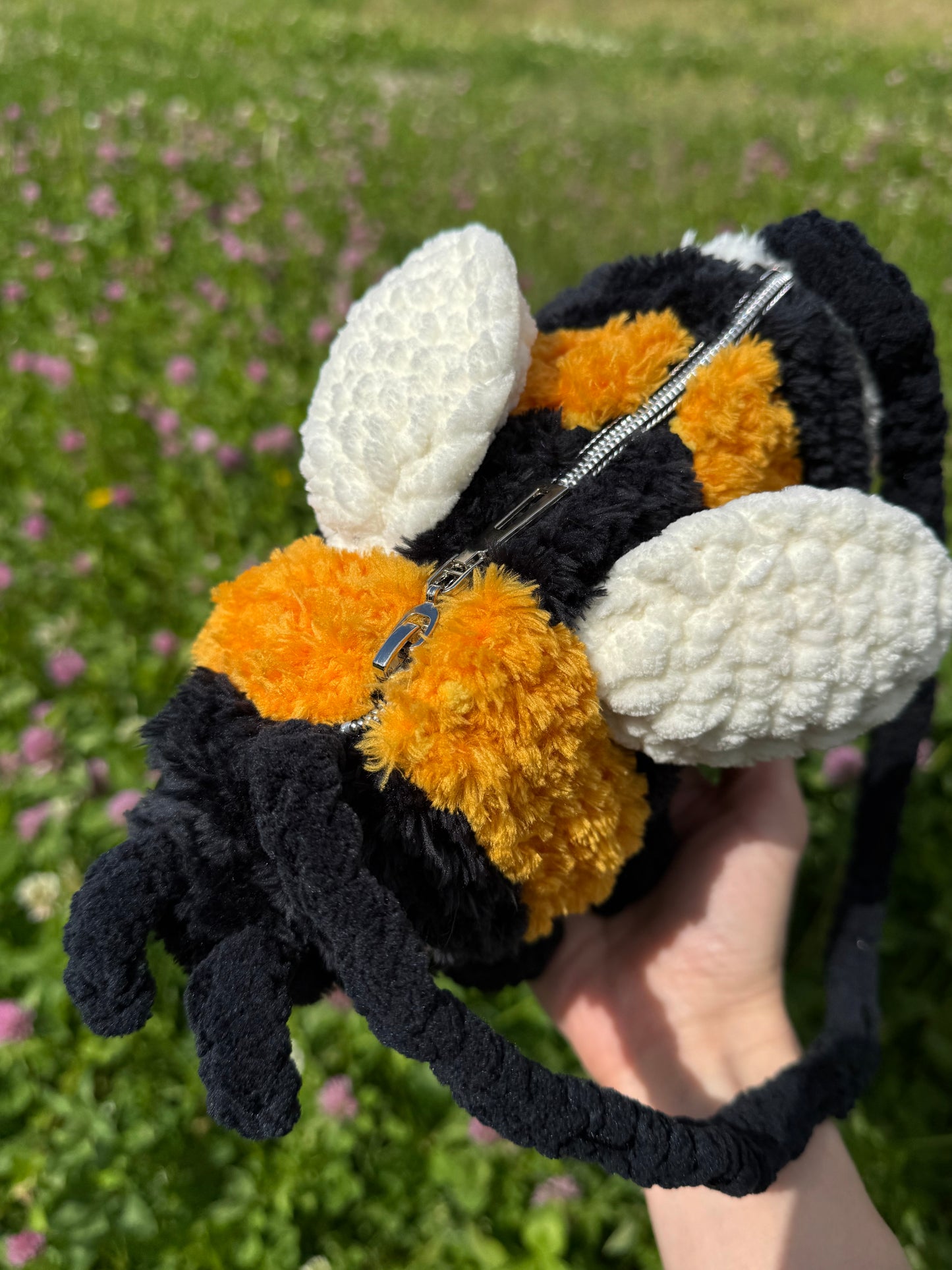 Bumblebee bag crochet pattern. Amigurumi fluffy bumblebee bag tutorial. English PDF
