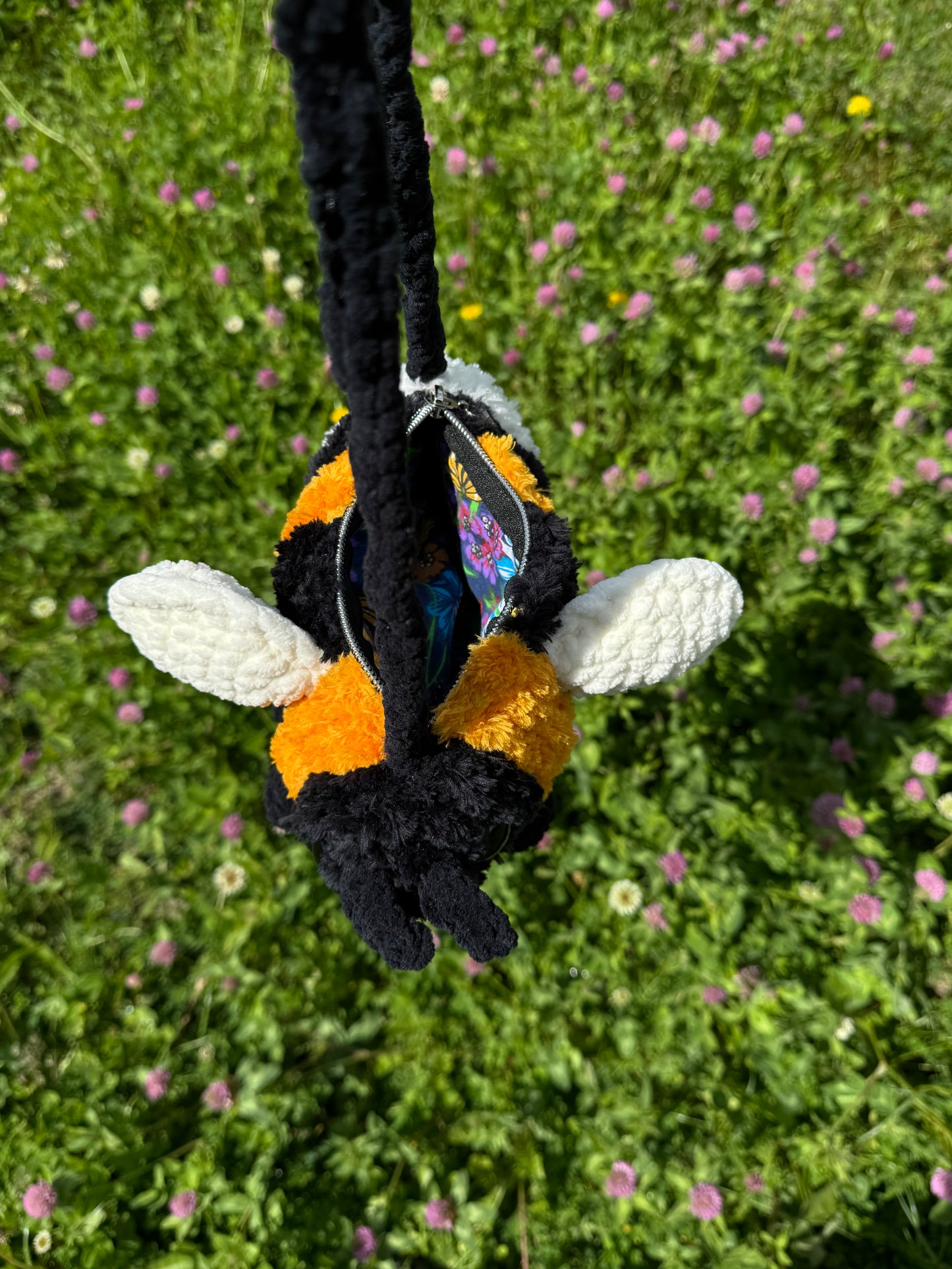 Bumblebee bag crochet pattern. Amigurumi fluffy bumblebee bag tutorial. English PDF
