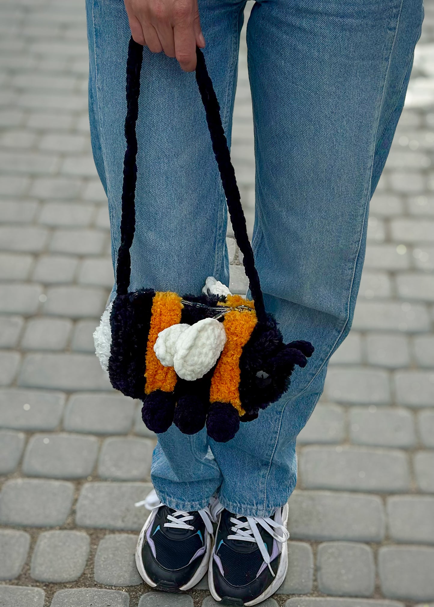 Bumblebee bag crochet pattern. Amigurumi fluffy bumblebee bag tutorial. English PDF